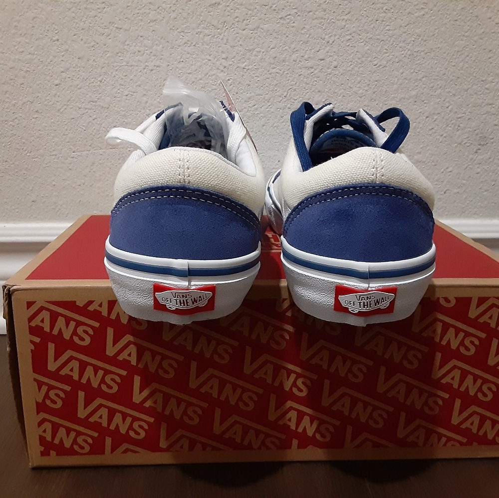 Vans - Picture 3 of 4